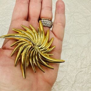 Vintage Large Starburst Brooch Pin Spiral Gold Tone 80s 90s Glam Statement Deco